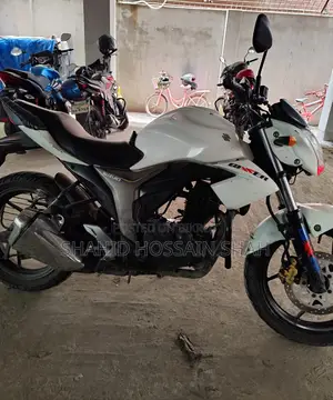 সুজুকি গিক্সার ২০১৫ বেইজ