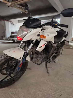 সুজুকি গিক্সার ২০১৫ বেইজ