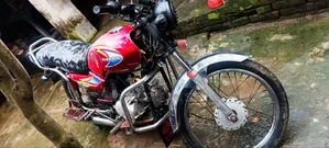 হিরো এইচএফ ডিলাক্স ২০০৫ লাল