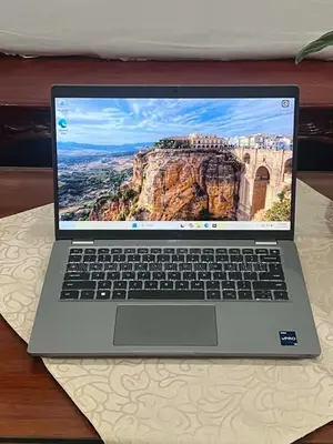 Laptop Dell 3GB Intel SSD 256GB