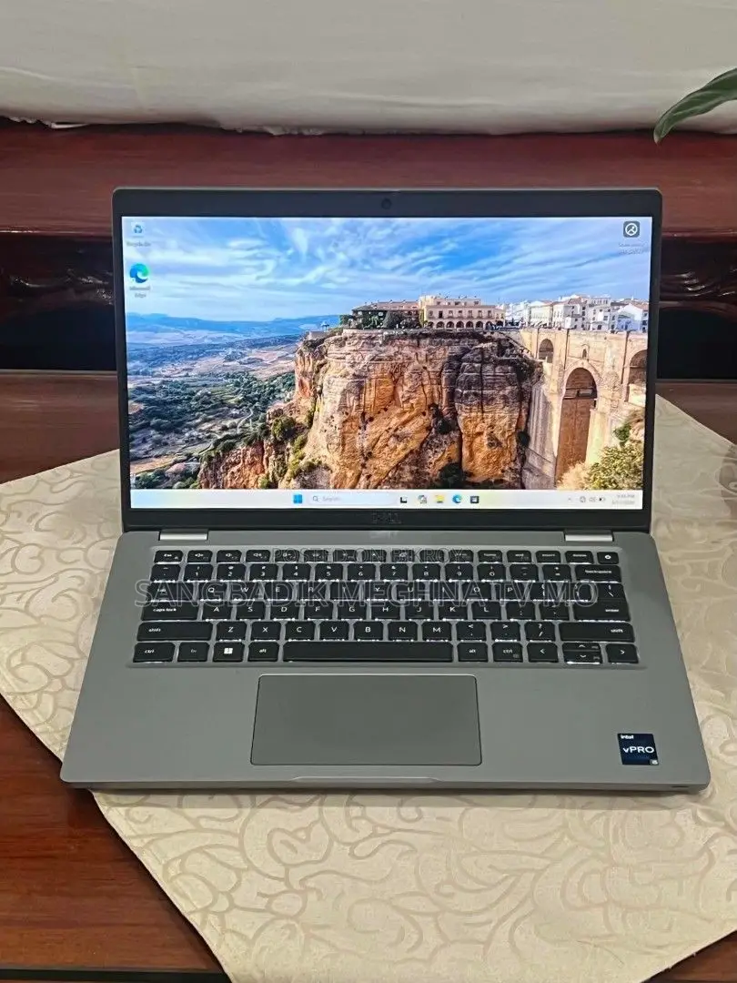 Laptop Dell 3GB Intel SSD 256GB