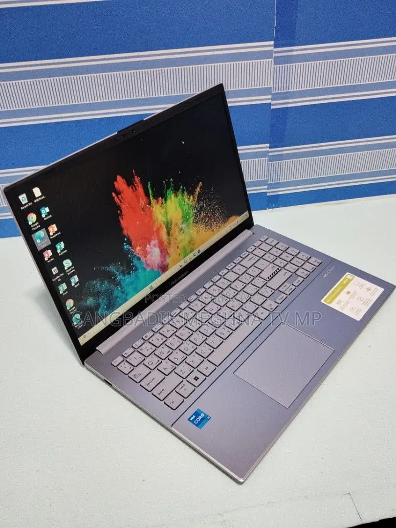 Laptop Asus 3GB Intel SSD 256GB