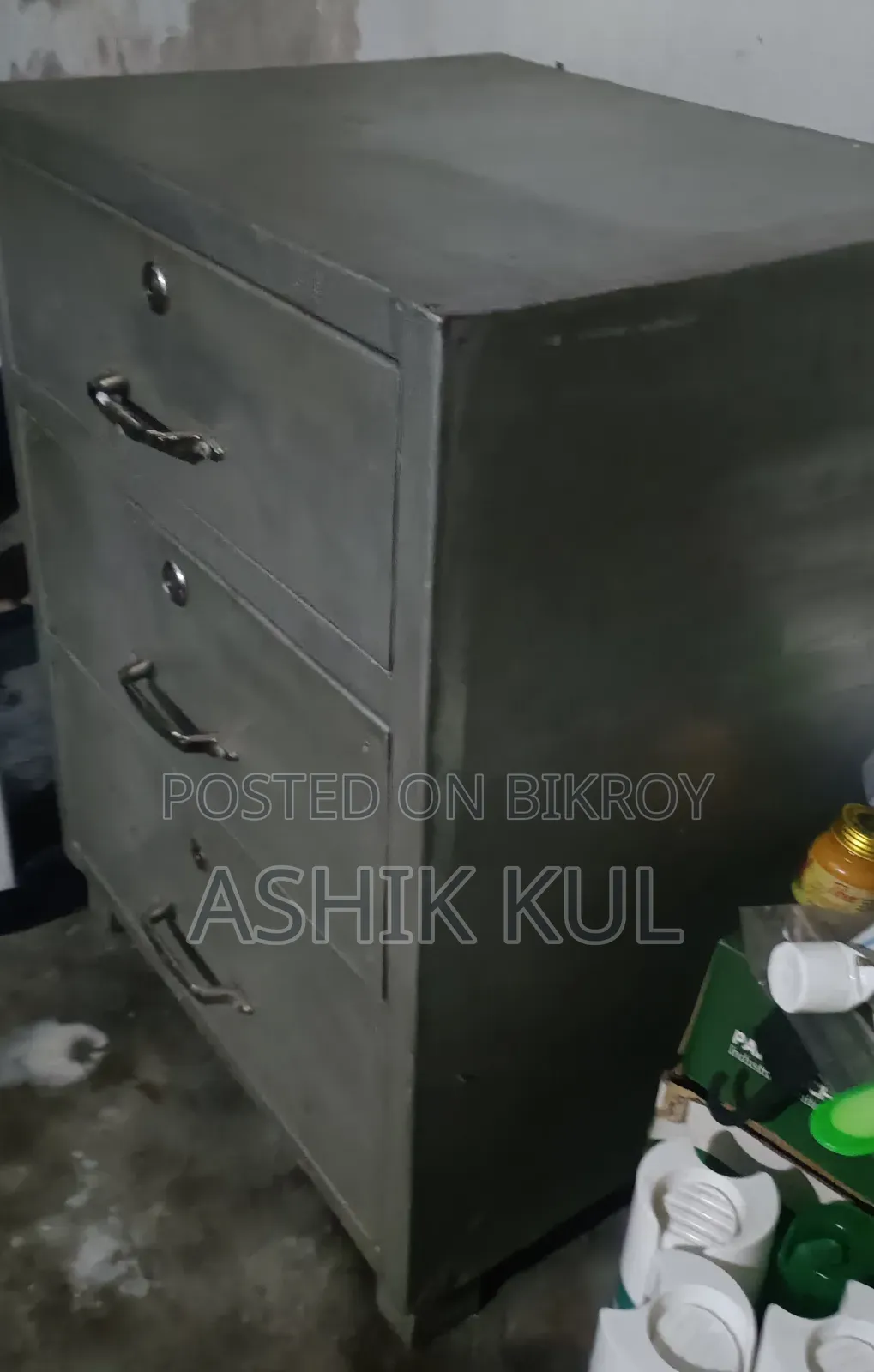 স্টিলের ড্রয়ার