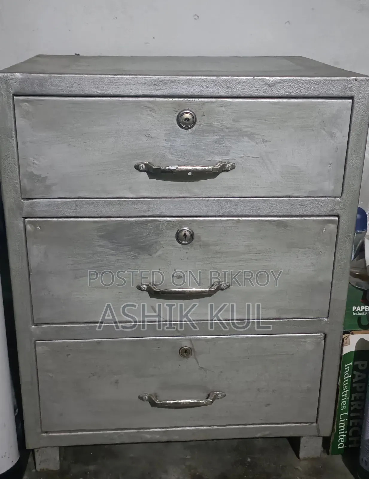 স্টিলের ড্রয়ার