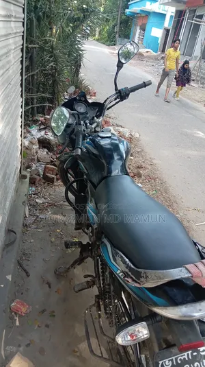 বাজাজ ডিসকভার ১০০ ২০১৬ ব্ল্যাক