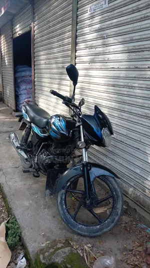 বাজাজ ডিসকভার ১০০ ২০১৬ ব্ল্যাক