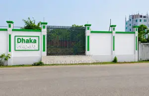 Sector-18 এ ৩০/১০ ফুট কর্নার ৩ কাঠা উত্তরমুখী