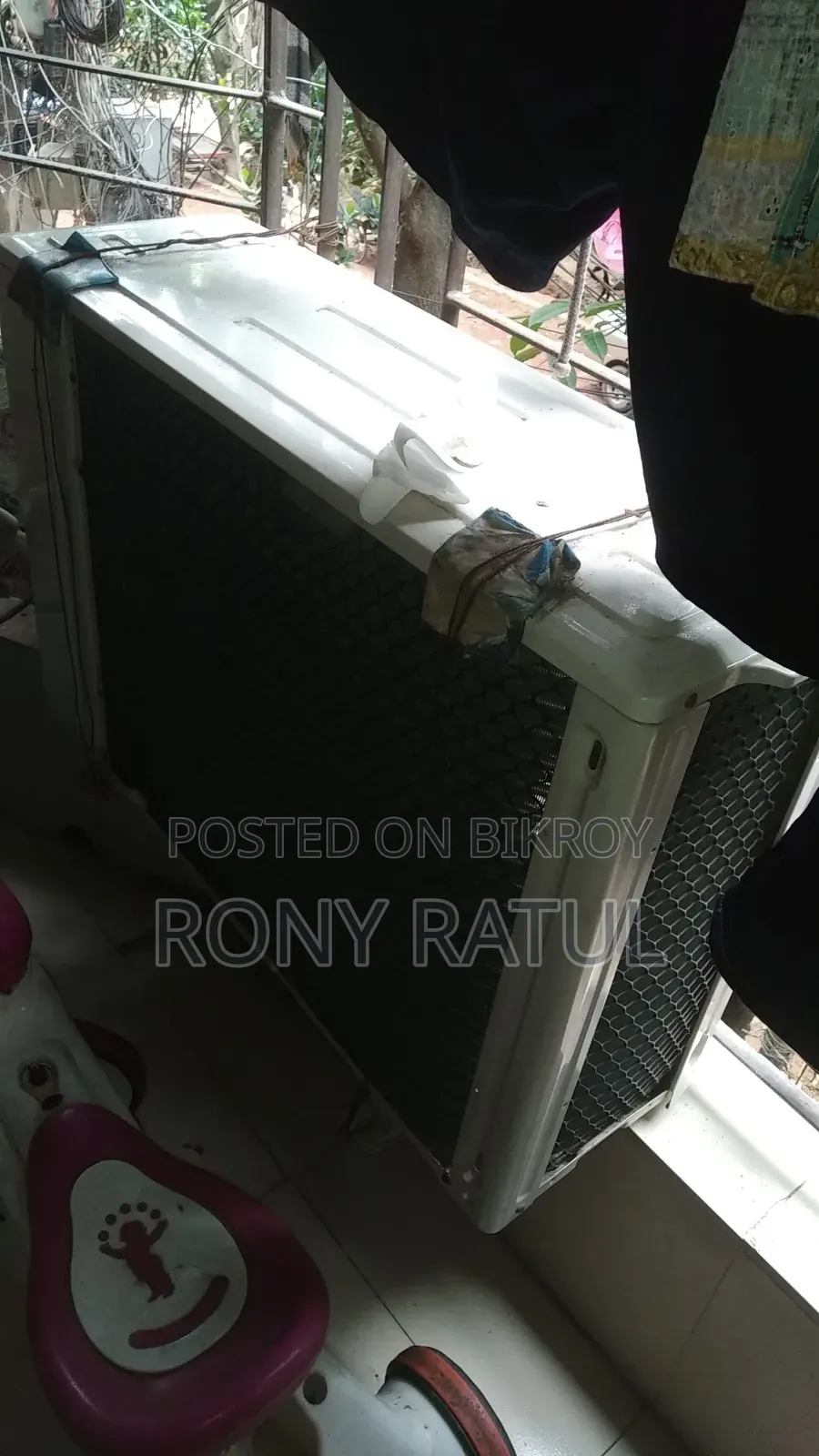 একটি ভালো মানের এসি বিক্রি করা হবে