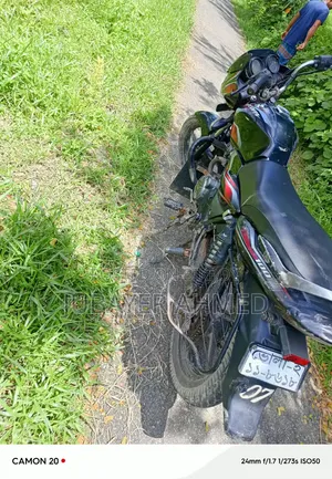 বাজাজ ডিসকভার ১০০ ২০১৭ কালো