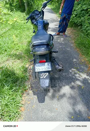 বাজাজ ডিসকভার ১০০ ২০১৭ কালো
