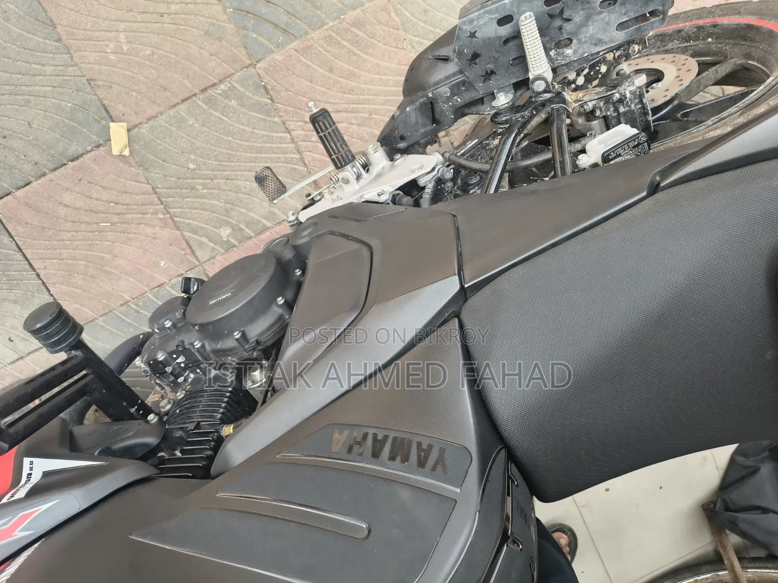 ইয়ামাহা এফজেডএস ভি২ ২০২৫ কালো
