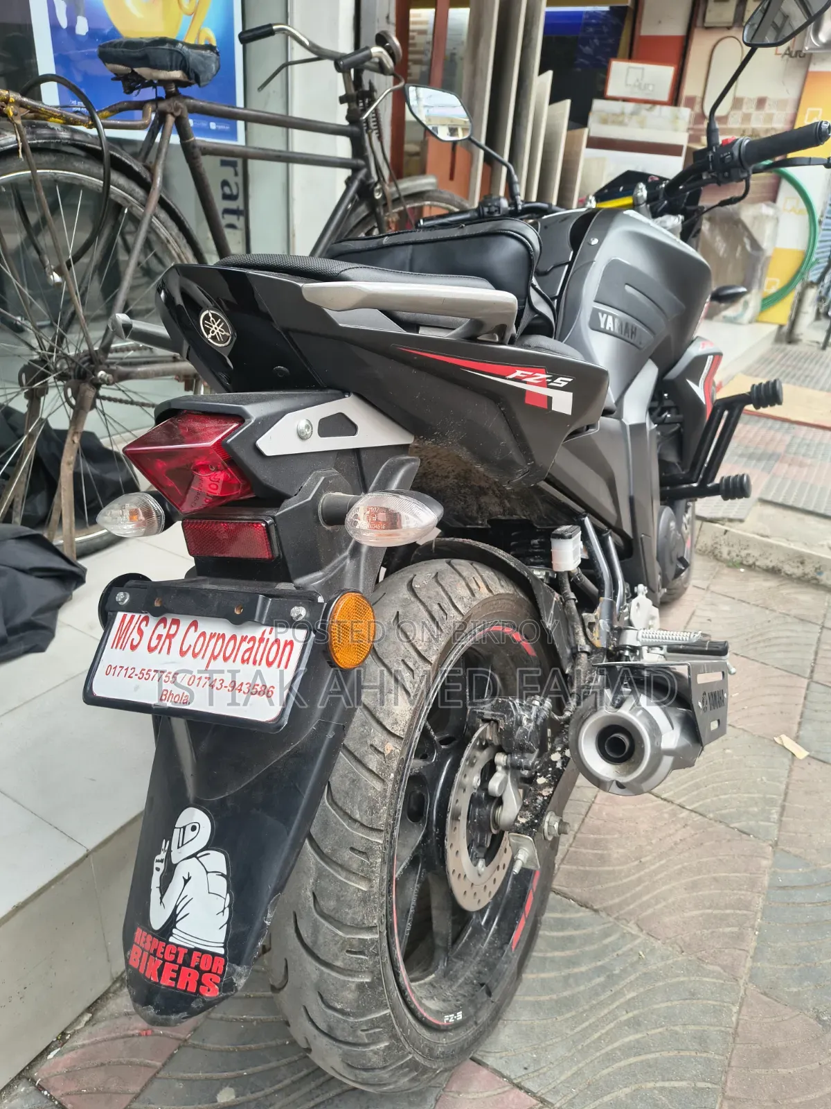 ইয়ামাহা এফজেডএস ভি২ ২০২৫ কালো