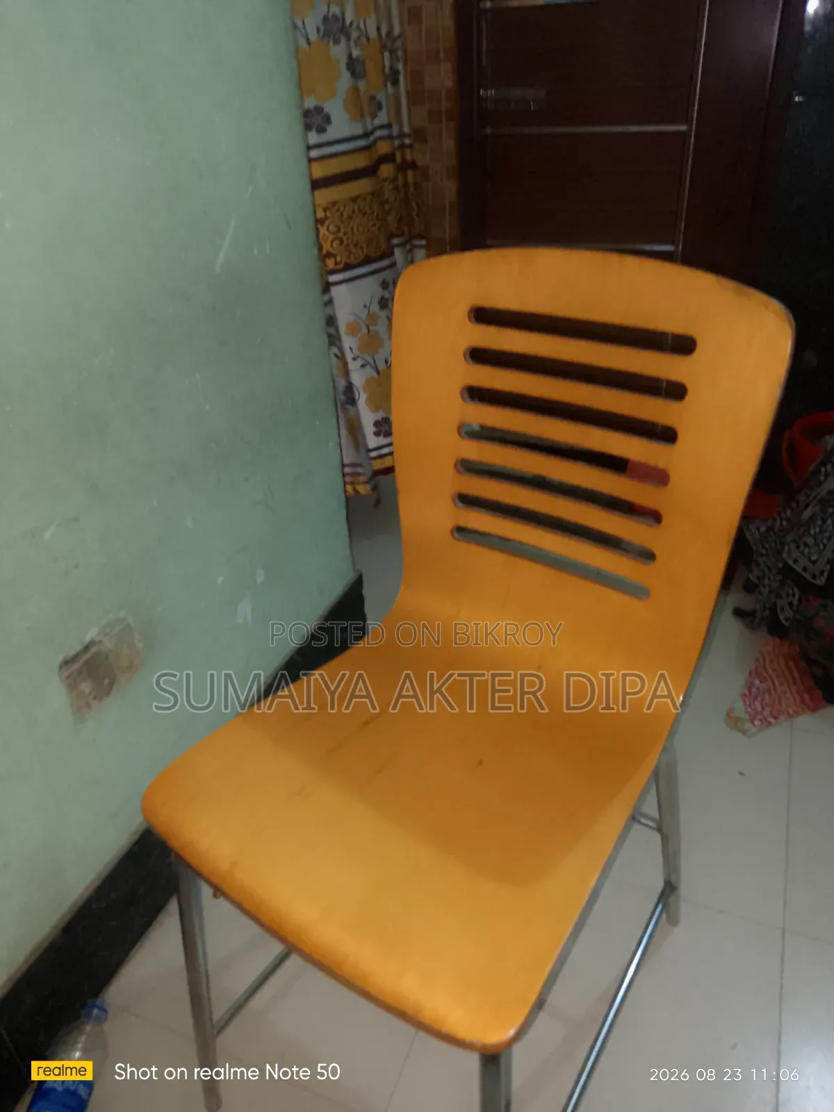Dining table with 4 chairs for sale.