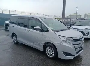 টয়োটা নোয়া ১.৮ এফডব্লিউডি হাইব্রিড (৭ সিটার) ২০২১ সিলভার