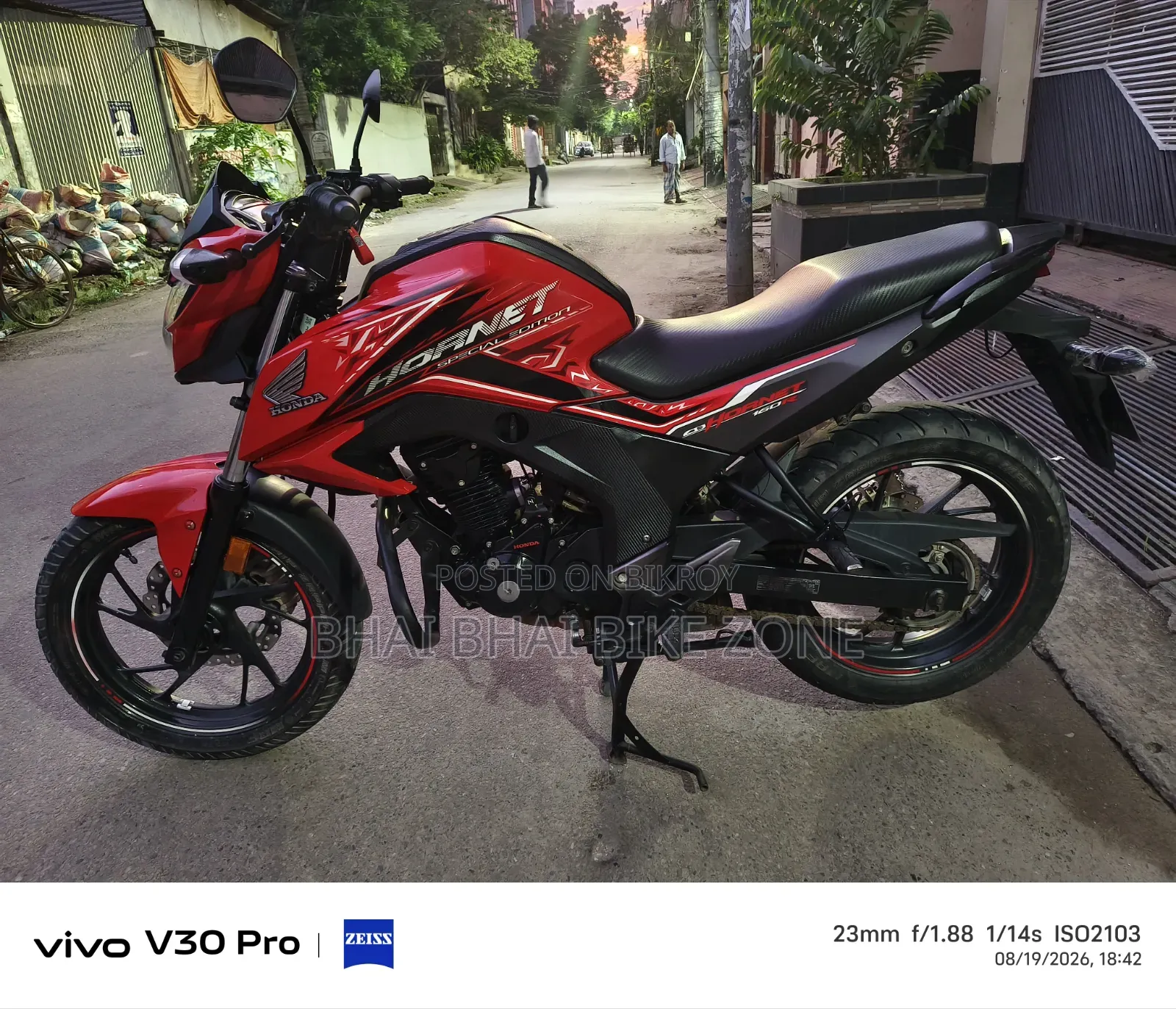 Honda Hornet 2024 Red