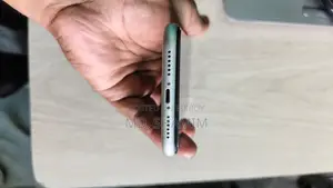 অ্যাপল আইফোন ১১ ১২৮ জিবি সাদা