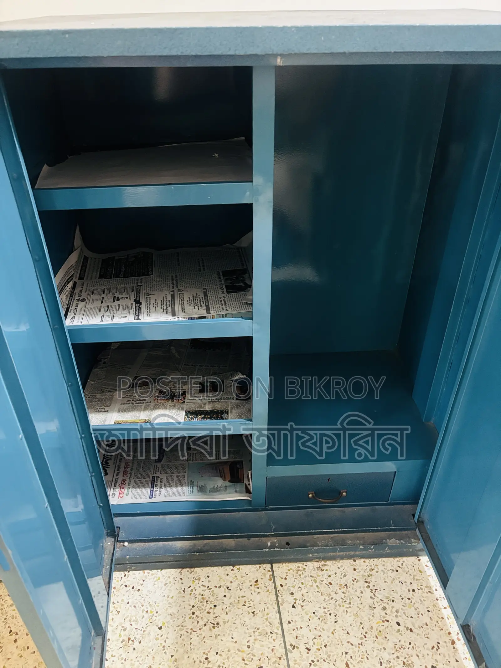 ছোট সাইজের স্টিলের আলমারি