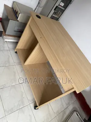 কম্পিউটার টেবিল