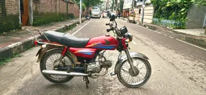 হোন্ডা ২০১০ লাল