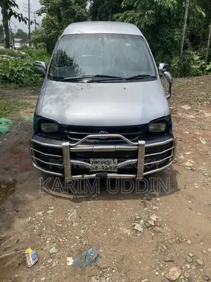 Toyota Noah 2.0 All-Wheel Drive (8 Seater) 2006 Silver
