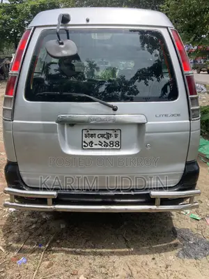 Toyota Noah 2.0 All-Wheel Drive (8 Seater) 2006 Silver