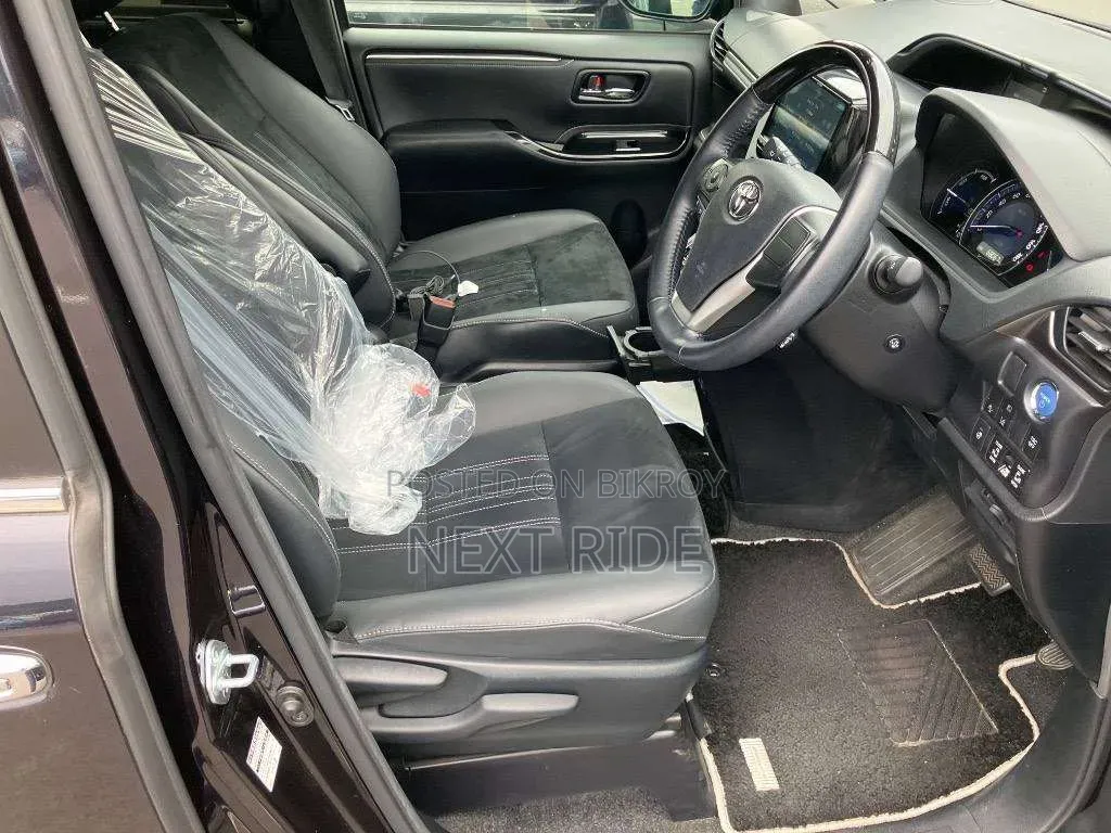 Toyota Esquire 2020 Black