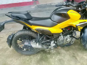 হিরো এক্সট্রিম ১২৫আর ২০২৬ ইয়েলো