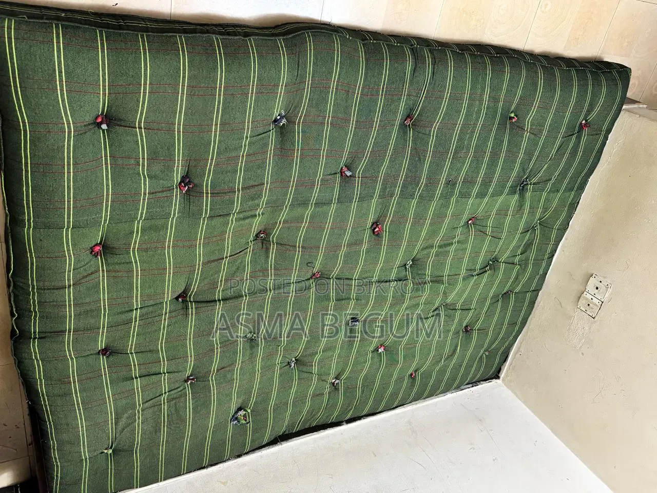This mattress will be sold. Its size is: 7/5 feet