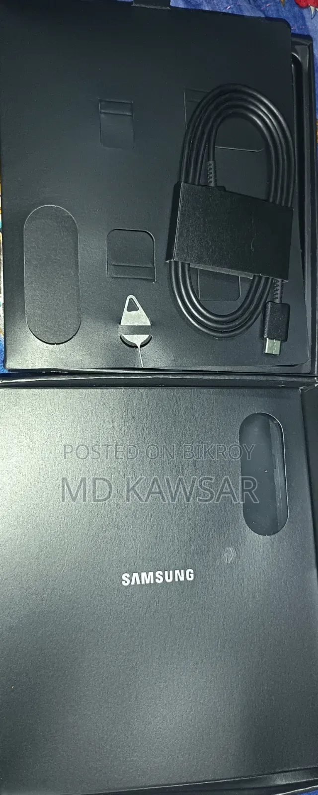স্যামসাং গ্যালাক্সি জেড ফোল্ড ৪ ৫১২ জিবি কালো
