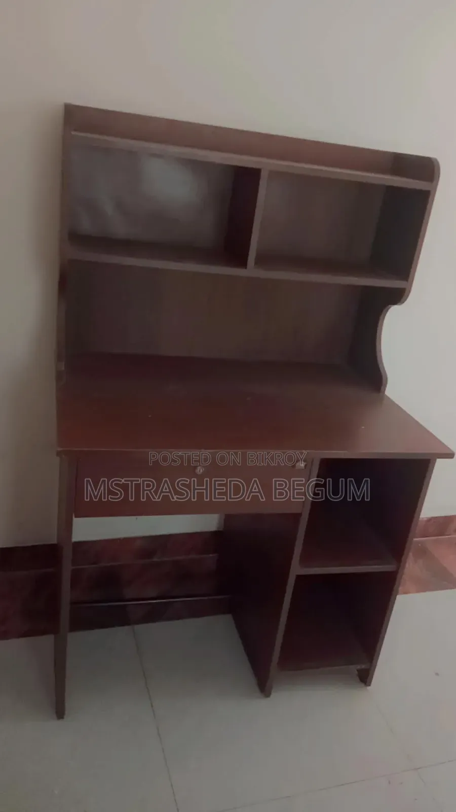 পড়ার টেবিল