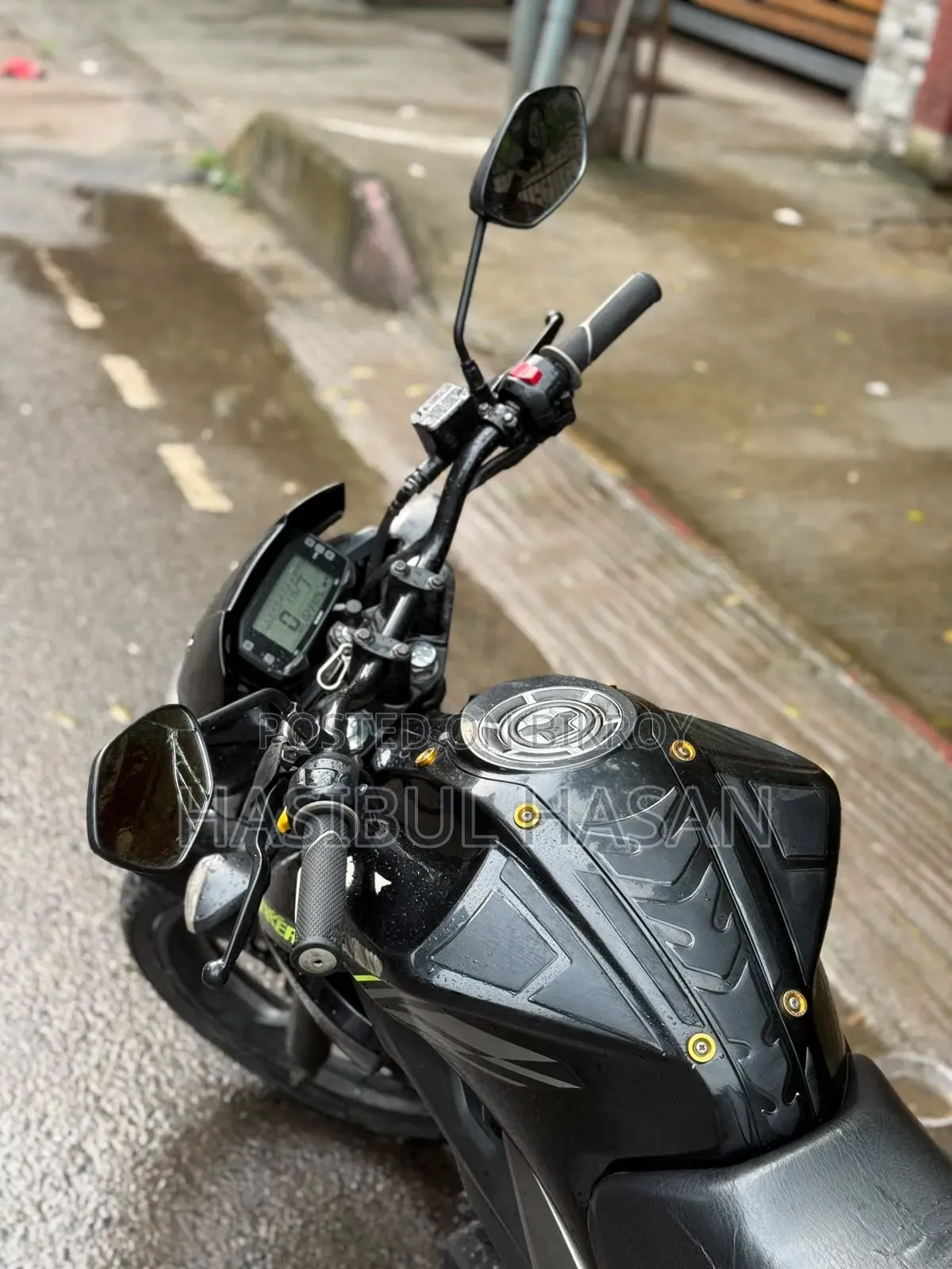 সুজুকি জিক্সার ২০২৩ কালো