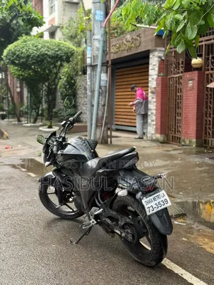 সুজুকি জিক্সার ২০২৩ কালো