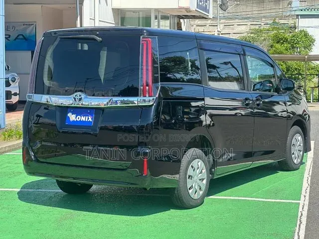 New Toyota Noah 2021 Black