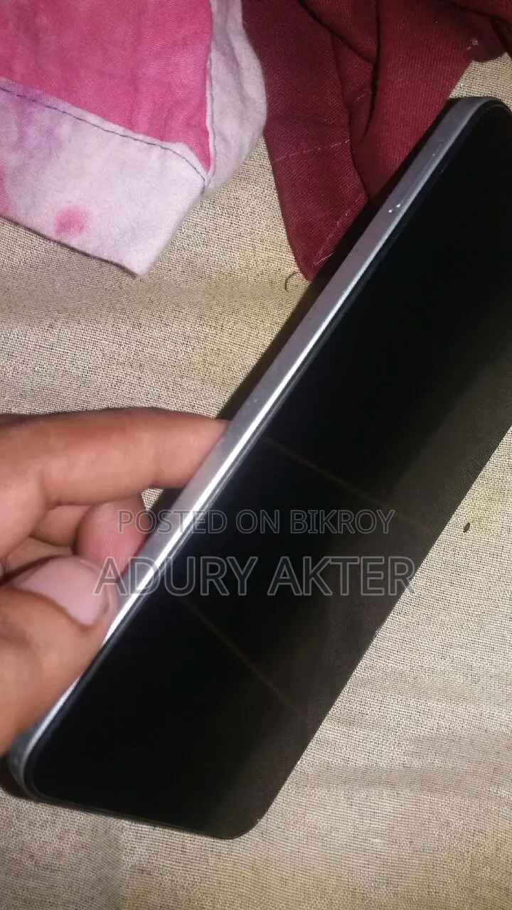 টেকনো স্পার্ক ৪০ ২৫৬ জিবি হোয়াইট