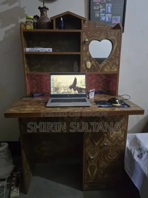 পড়ার টেবিল