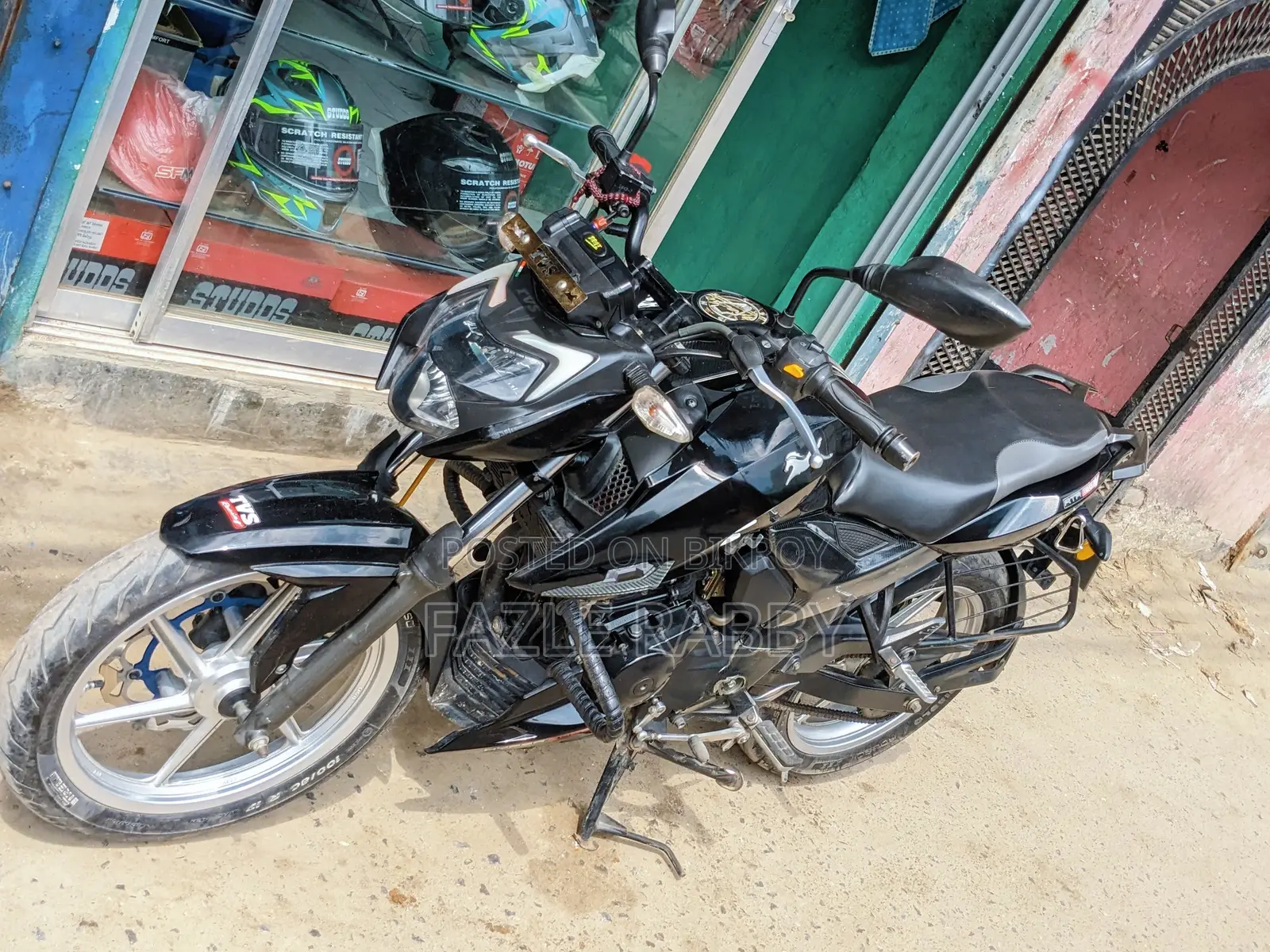 টিভিএস আপাচি আরটিআর ১৬০ ৪ভি ২০২১ কালো