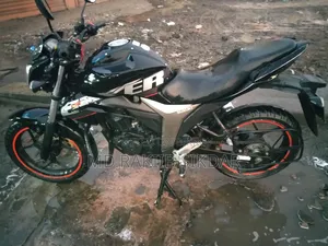 সুজুকি জিক্সার ২০১৭ কালো
