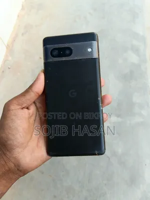 গুগল পিক্সেল ৭ ১২৮ জিবি কালো ফোনটির ডিসপ্লে এবং সিম ট্রে ভাঙা