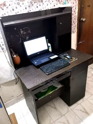 পড়ার টেবিল বিক্রয় হবে