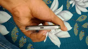 অ্যাপল আইফোন এক্স ৬৪ জিবি সাদা
