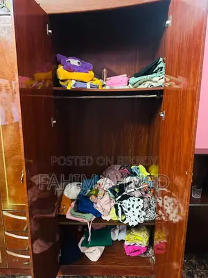 এক্সক্লুসিভ ৫ পাল্লার ভিক্টোরিয়ান ডিজাইন কাঠের আলমারি (Used)