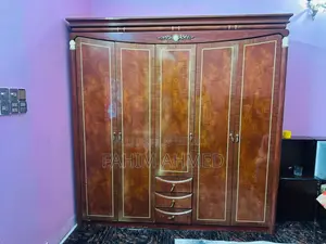 এক্সক্লুসিভ ৫ পাল্লার ভিক্টোরিয়ান ডিজাইন কাঠের আলমারি (Used)