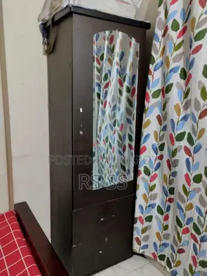 আয়না সহ আলমারি বিক্রয়ের জন্য
