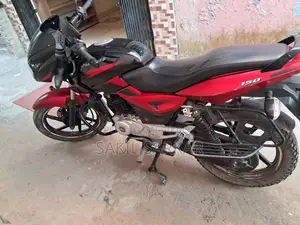 বাজাজ পালসার ১৫০ ২০১৬ কালো
