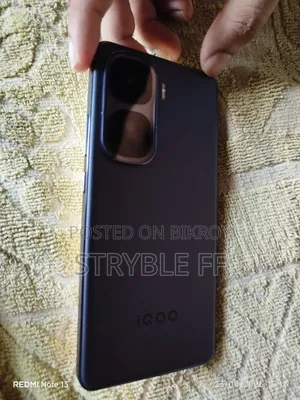 আইকিউওও ২৫৬ জিবি ব্ল্যাক