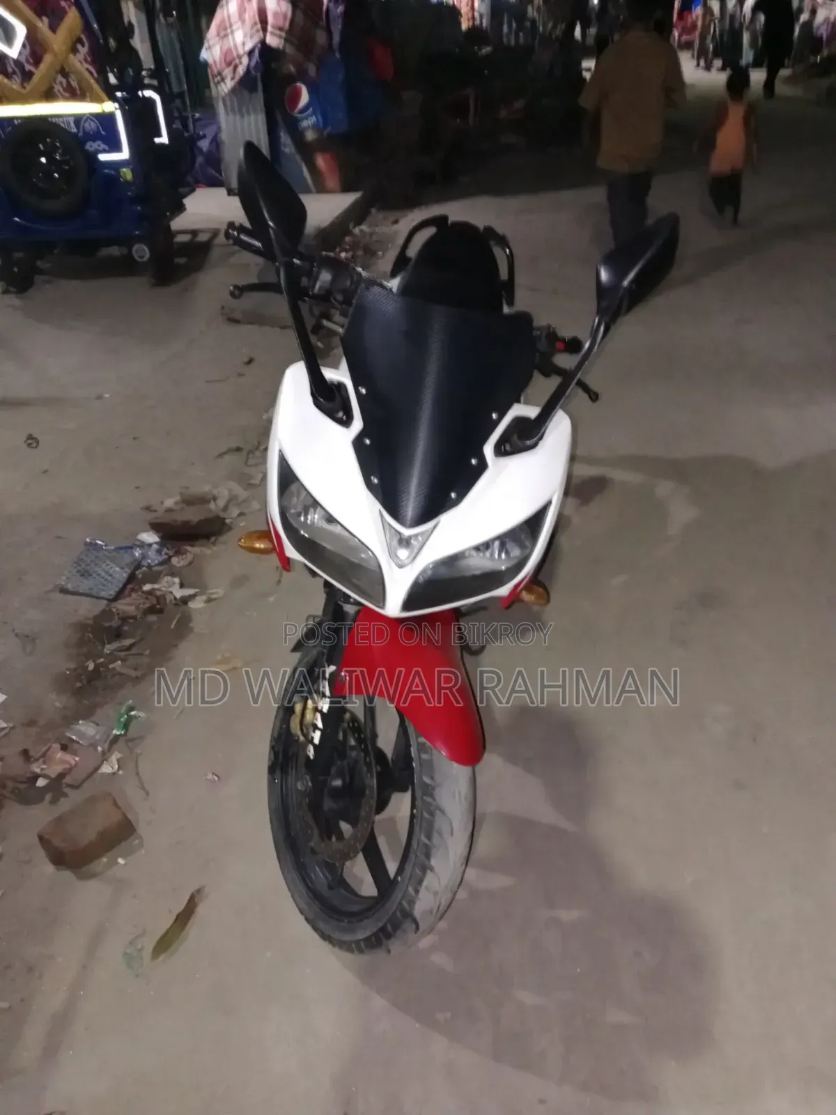 ইয়ামাহা ফাজার ভি১ ২০১৫ হোয়াইট