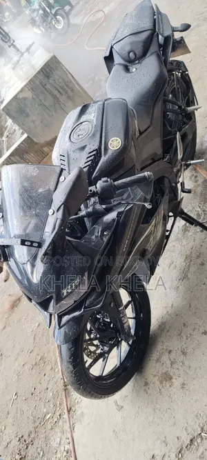 Yamaha R15 V3 ২০১৭ কালো