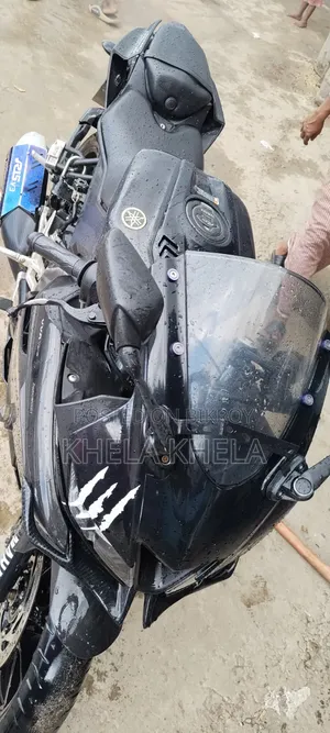 Yamaha R15 V3 ২০১৭ কালো