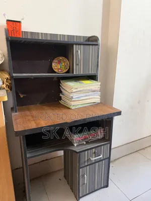 টেবিল এবং চেয়ার