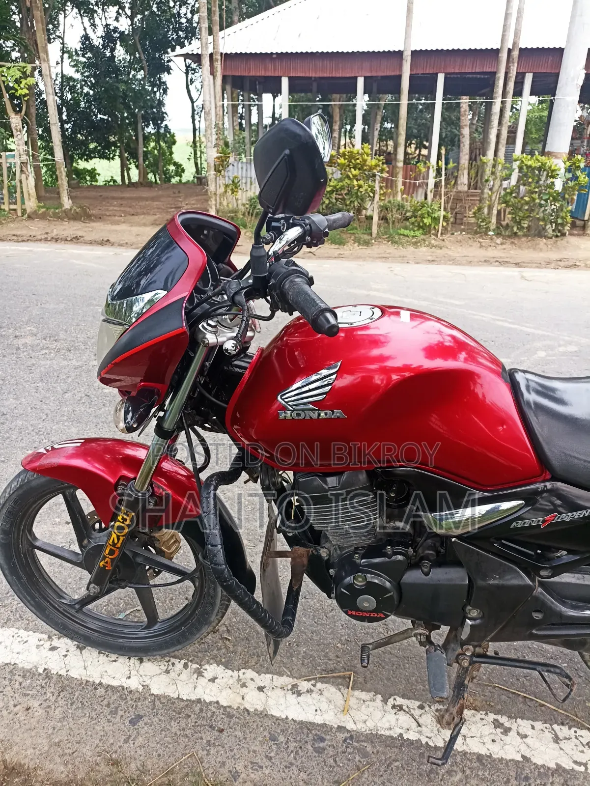 হোন্ডা ইউনিকর্ন ২০১১ লাল